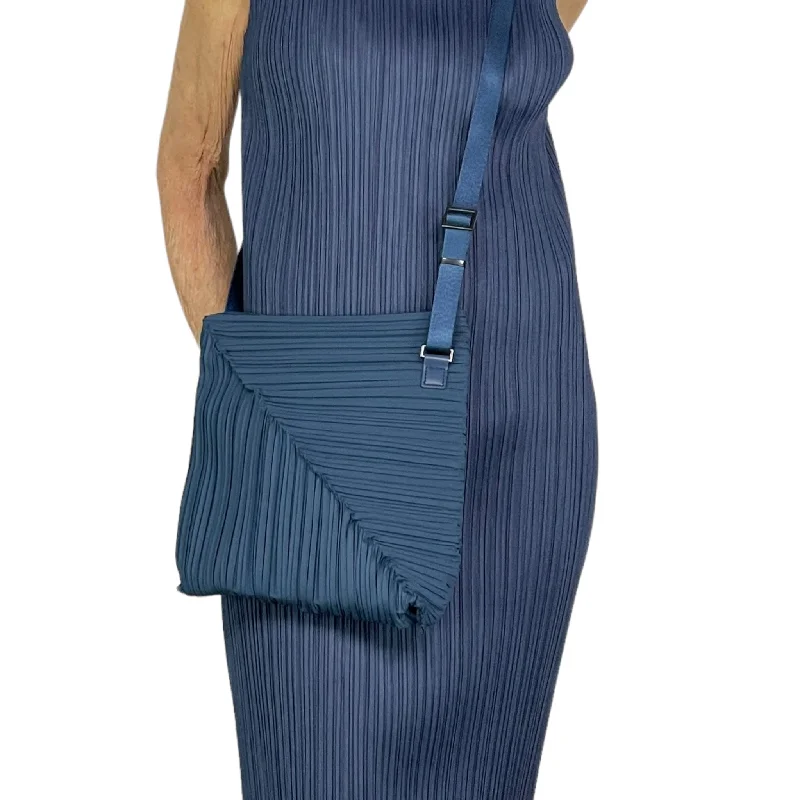 DIAGONAL PLEATS BAG